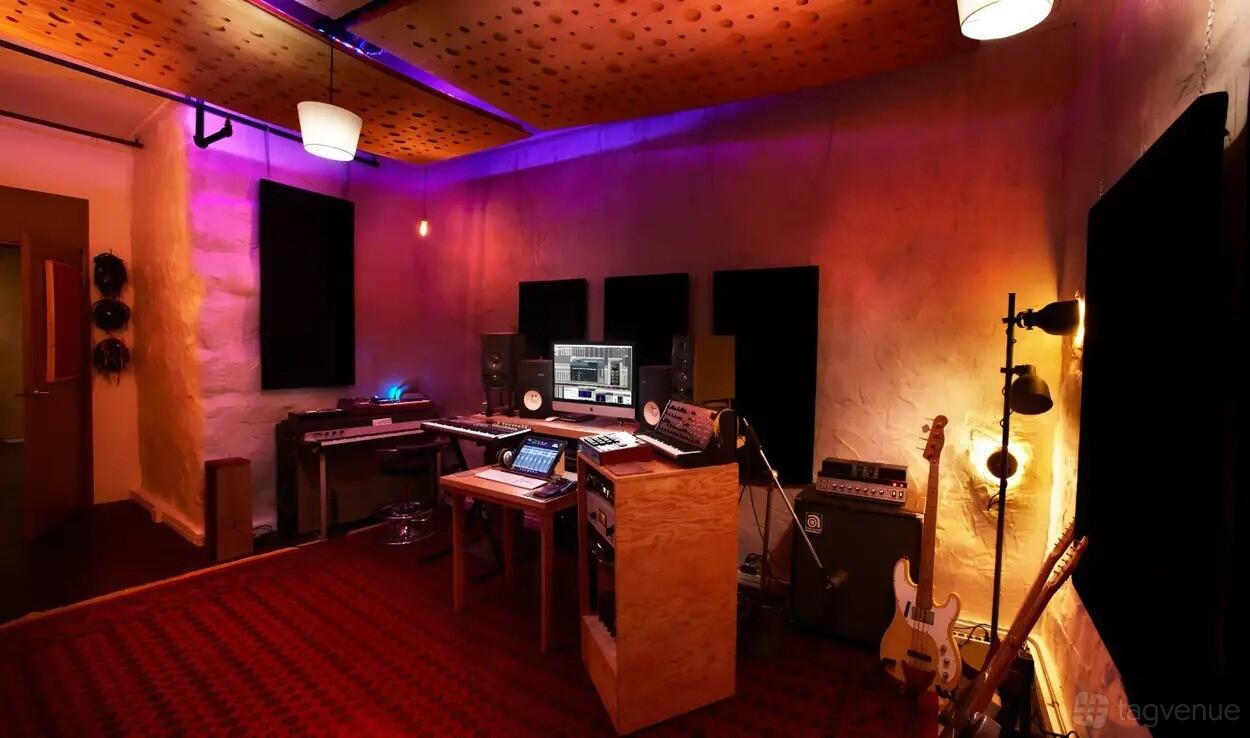 EASY LIFE STUDIO