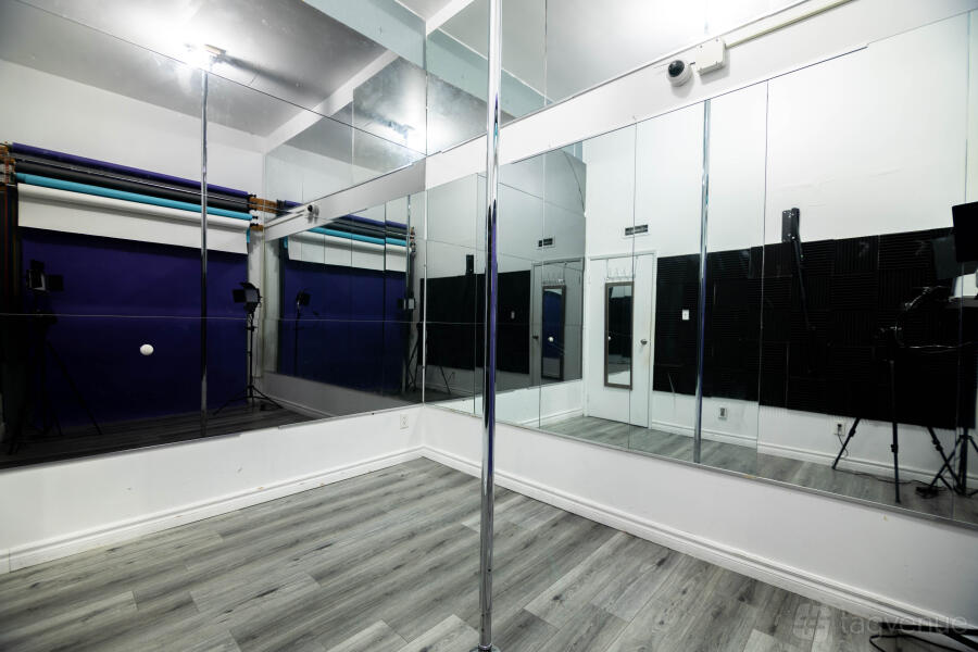 Out Studio 12 ft Pole Studio + Backdrops - Shiki Studios - Event Venue Rental ...
