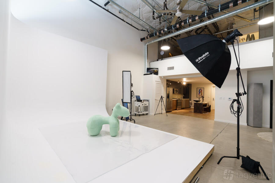Low Vision Studio R.E. Vision Photography Studio Venue Rental in Las Vegas, NV | Photos ...