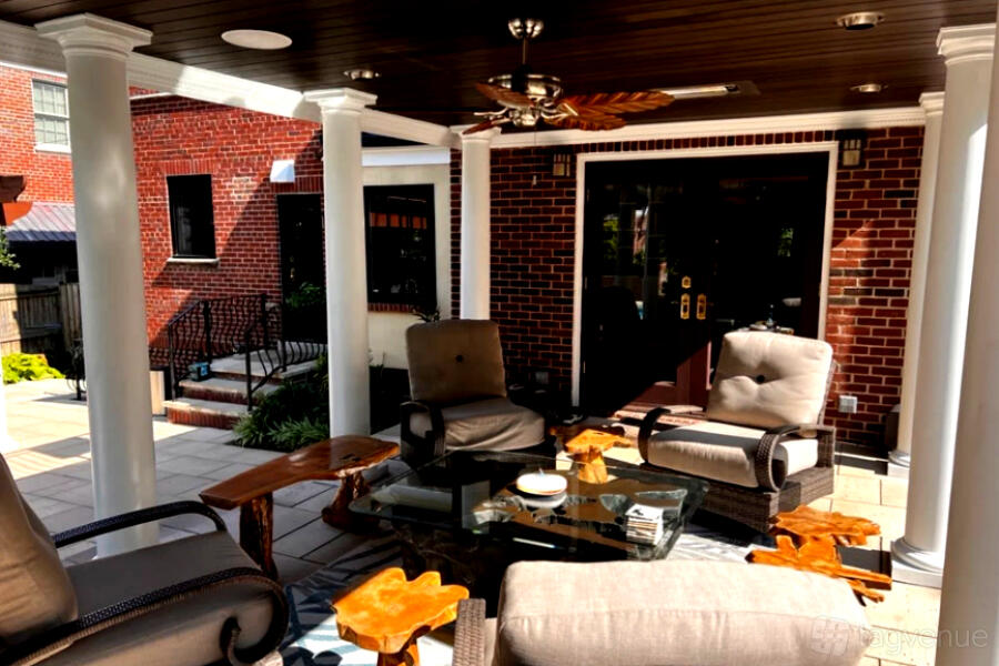 Urban backyard with pool and outdoor - Fit 900 600;98103 1751986060