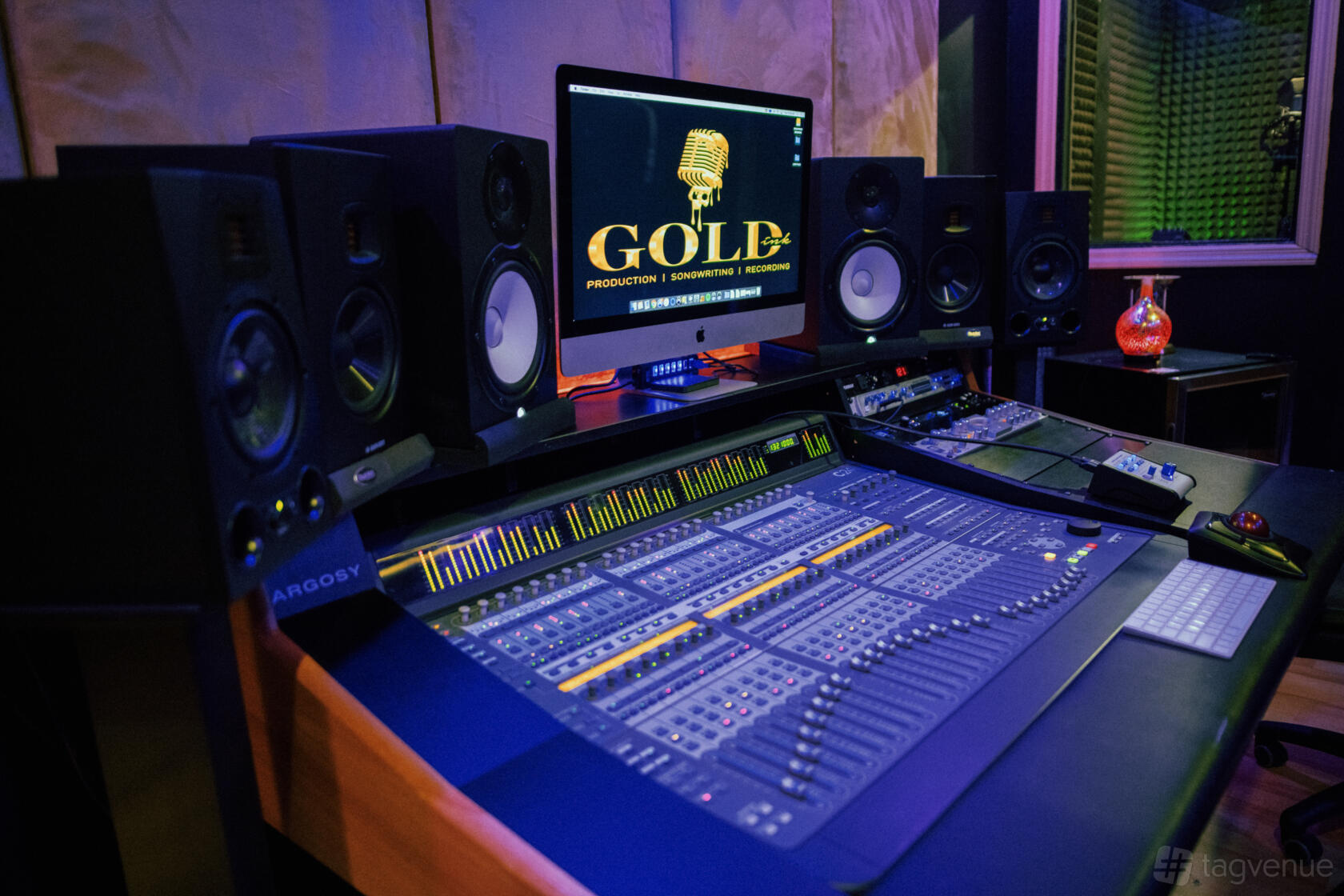 Studio Controlbooth Control Room | Booth - GOLD Room Recording & Podcast Studio - NYC ...