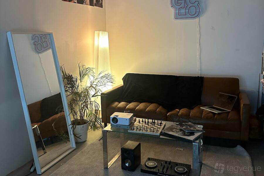Content Studio- Podcast/Photo Content Studio- Podcast/Photo