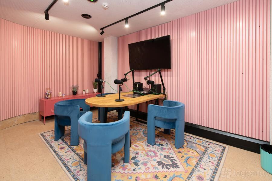 Large Podcast Studio Large Podcast Studio