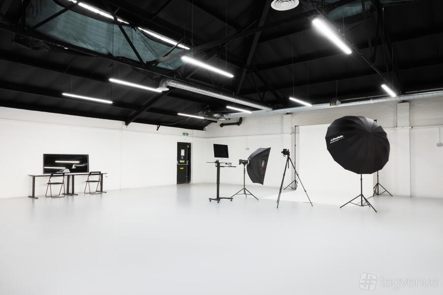 2050 Sq Ft Studio Space 2050 Sq Ft Studio Space