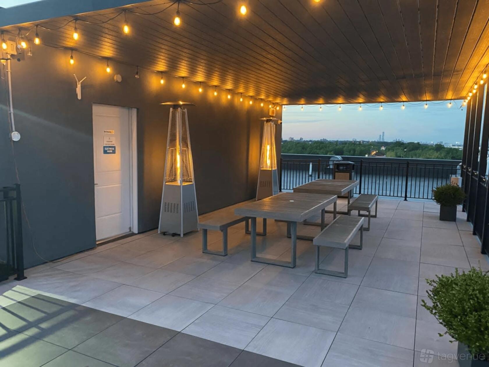A closer look at Luxury Rentals With Rooftop Access