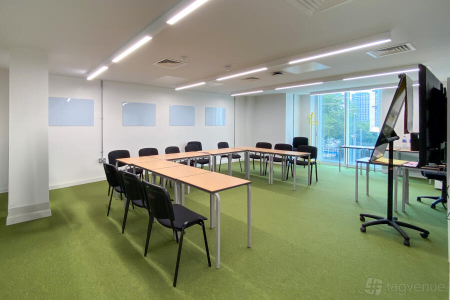Classroom / Meeting room Classroom / Meeting room