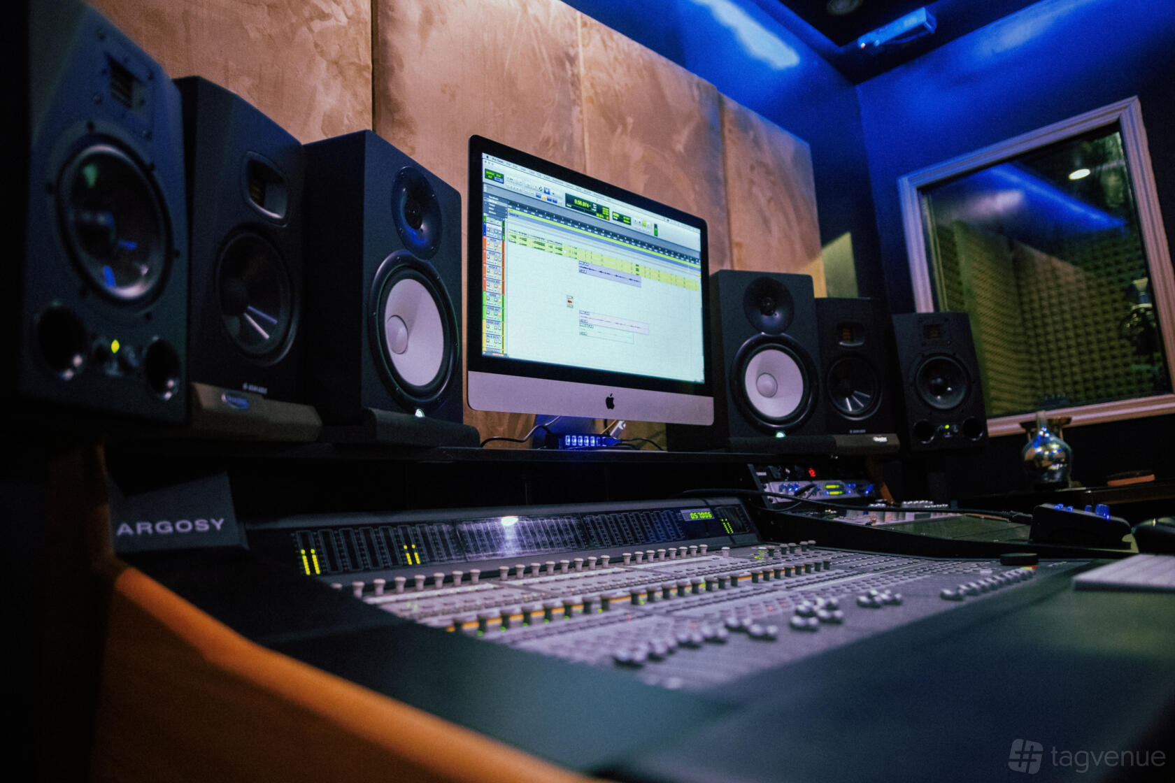 Studio Controlbooth Control Room | Booth - GOLD Room Recording & Podcast Studio - NYC ...