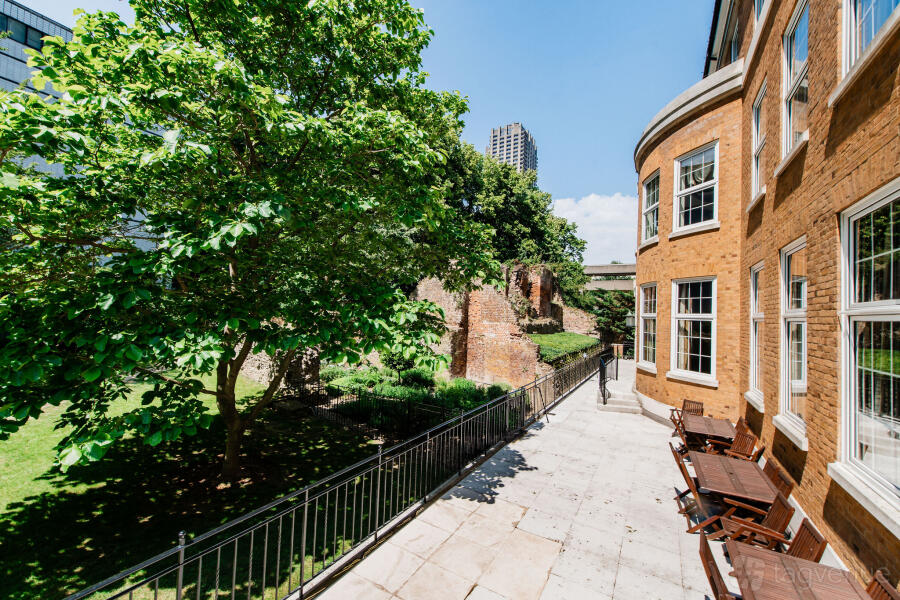 Stumpy Surgeons Hall Barber-Surgeons’ Hall - Wedding & Event Venue Hire - London - Tagvenue.com