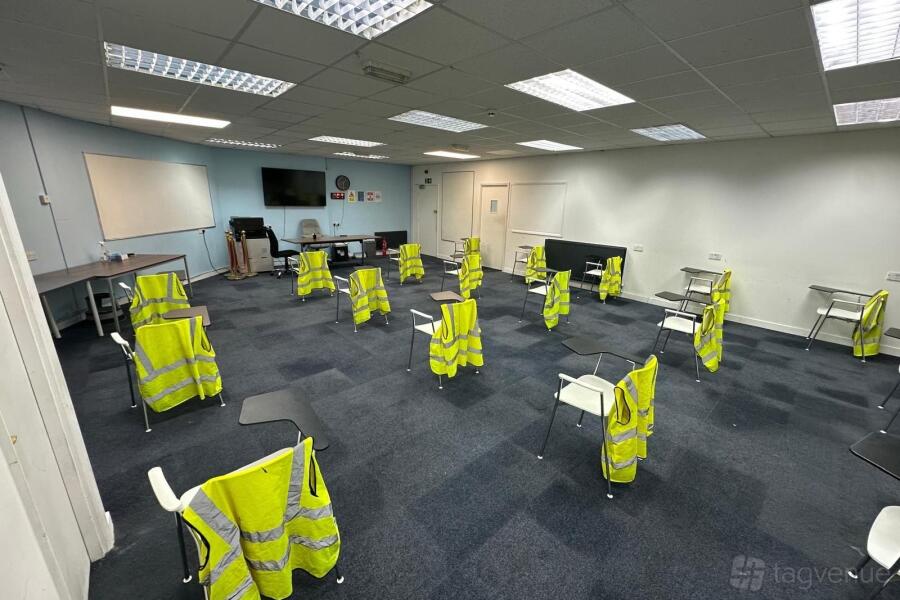 Spacious Room Multipurpose Spacious Room Multipurpose