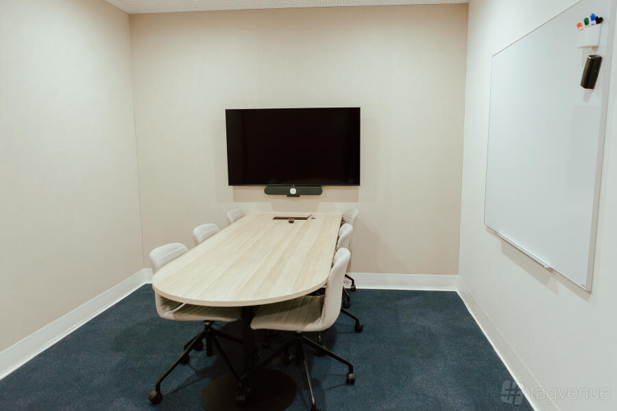 Meeting Room 1.04 at
