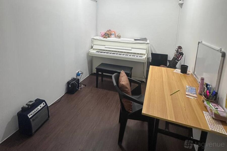Upright Piano Room Upright Piano Room