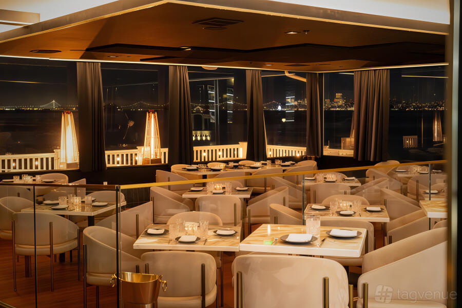 Lounge and Bar Lounge and Bar