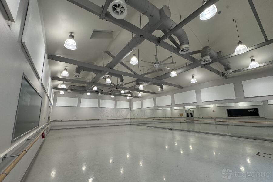 Dancing Studio 1 Dancing Studio 1