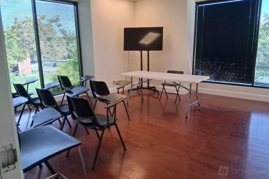 Quiet Clean Meeting Room(210) Quiet Clean Meeting Room(210)