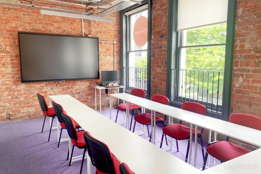 Medium Classroom (12 persons) Medium Classroom (12 persons)