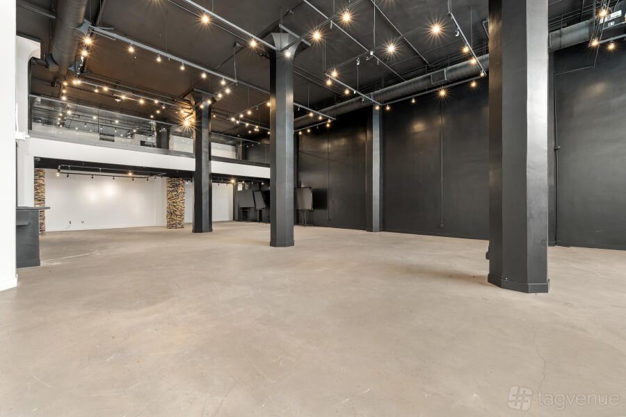 Retail with Bar and Mezzanine Retail with Bar and Mezzanine