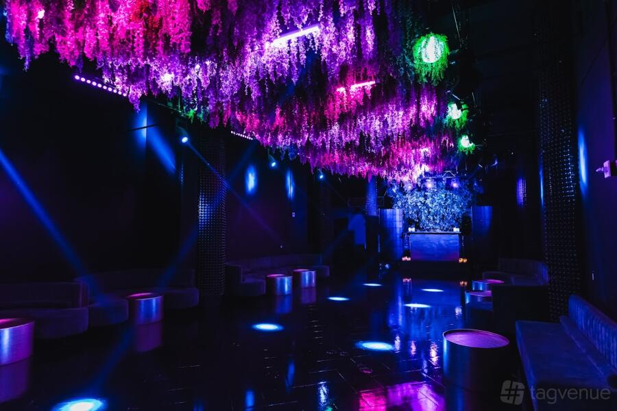 Main Floor – The Garden Main Floor – The Garden