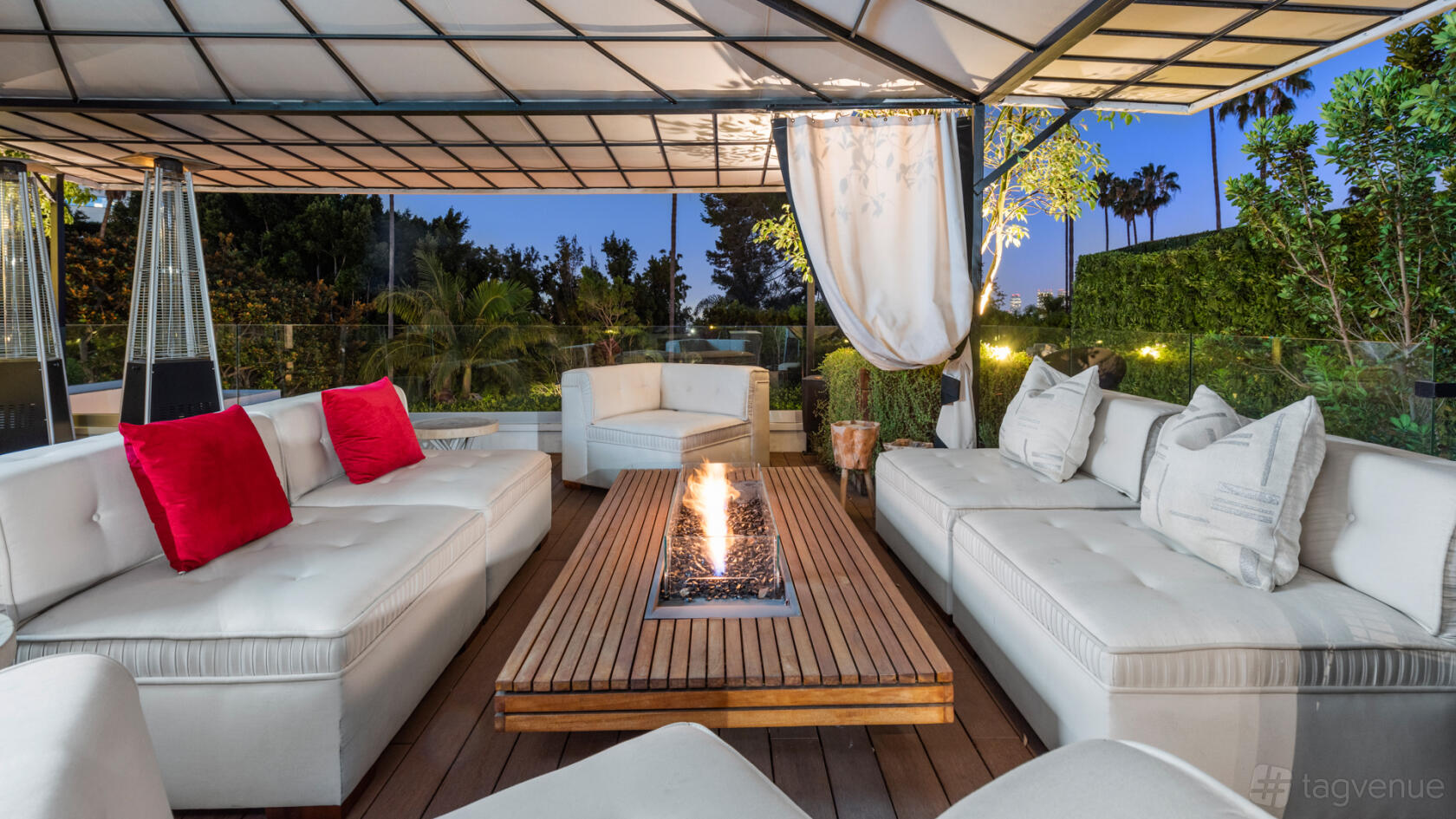 W Rooftop Luxurious Compound w/ Rooftop - Luxurious Compound w/ Rooftop Lounge ...