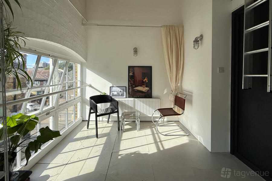 Bright Studio In North London Bright Studio In North London
