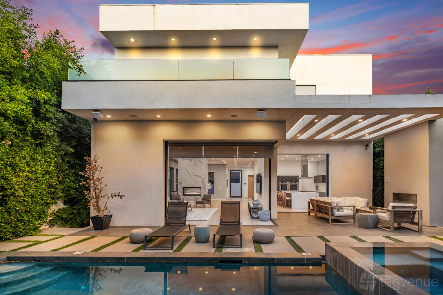 Estate w/ Outdoor Oasis Estate w/ Outdoor Oasis