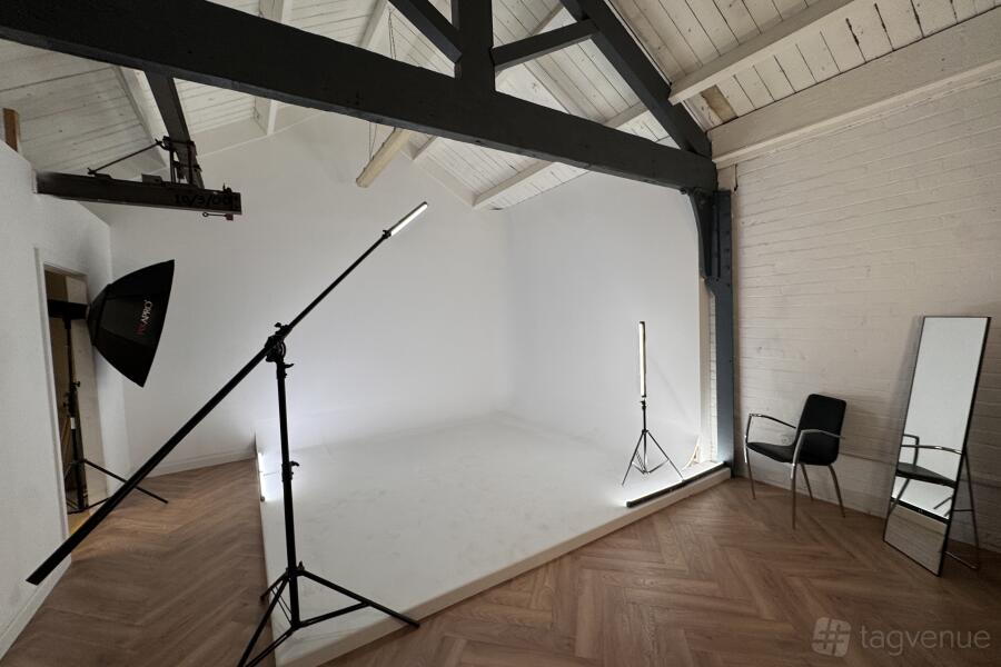 Corner cove Studio w/Lights Corner cove Studio w/Lights