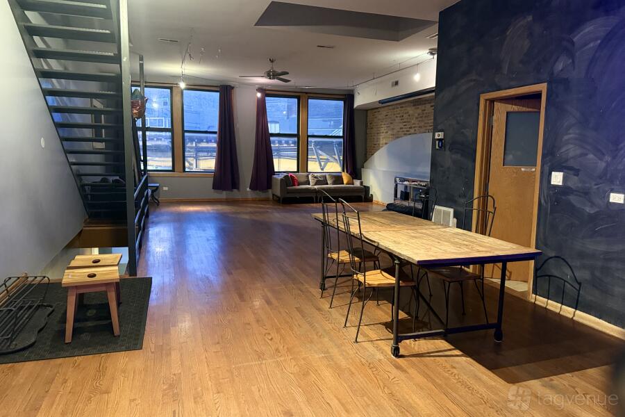 Spacious Loft Spacious Loft