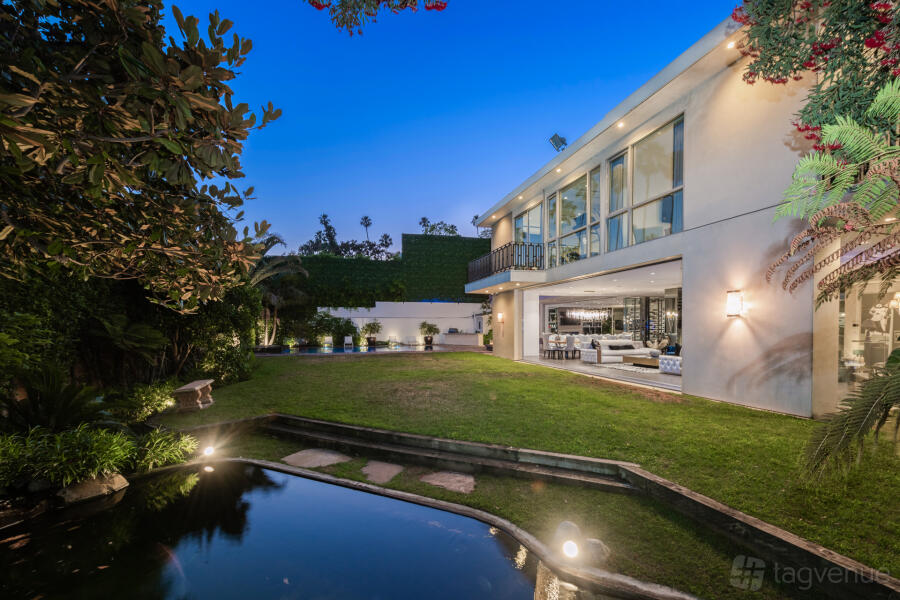 W Rooftop Luxurious Compound w/ Rooftop - Luxurious Compound w/ Rooftop Lounge ...
