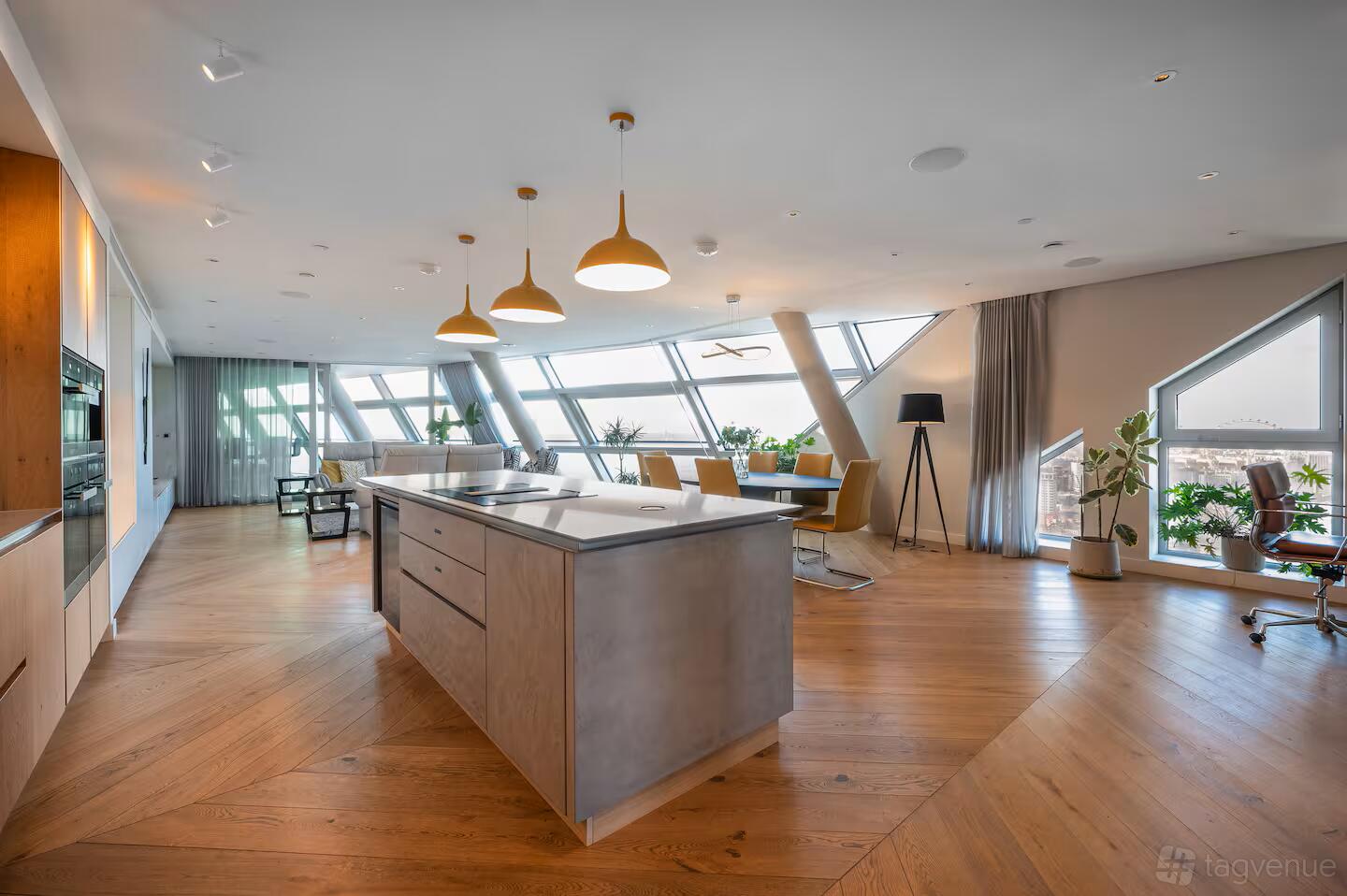 London Panoramic Penthouse - Penthouse with panoramic views of London ...