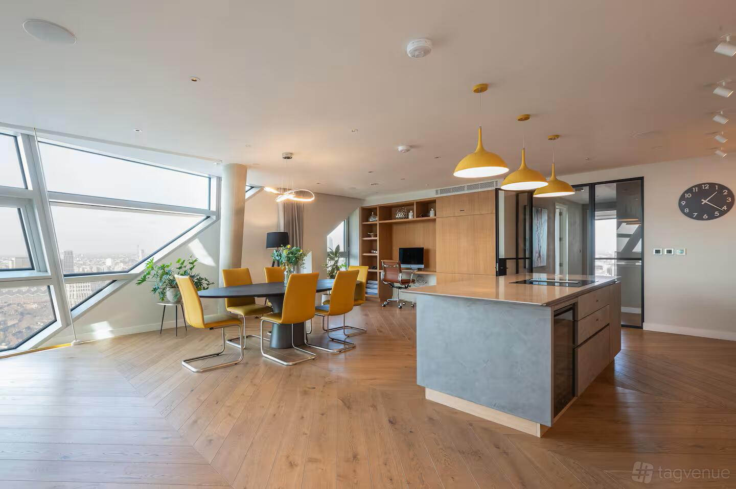 London Panoramic Penthouse - Penthouse with panoramic views of London ...
