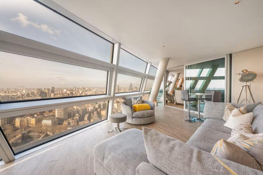 London Panoramic Penthouse - Penthouse with panoramic views of London ...