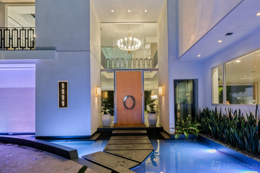 W Rooftop Luxurious Compound w/ Rooftop Lounge Venue Rental in Los Angeles, CA ...