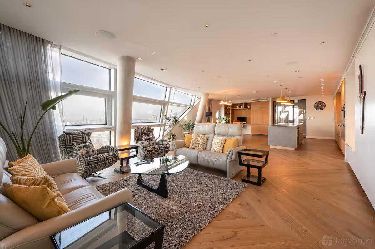 London Panoramic Penthouse - Penthouse with panoramic views of London ...