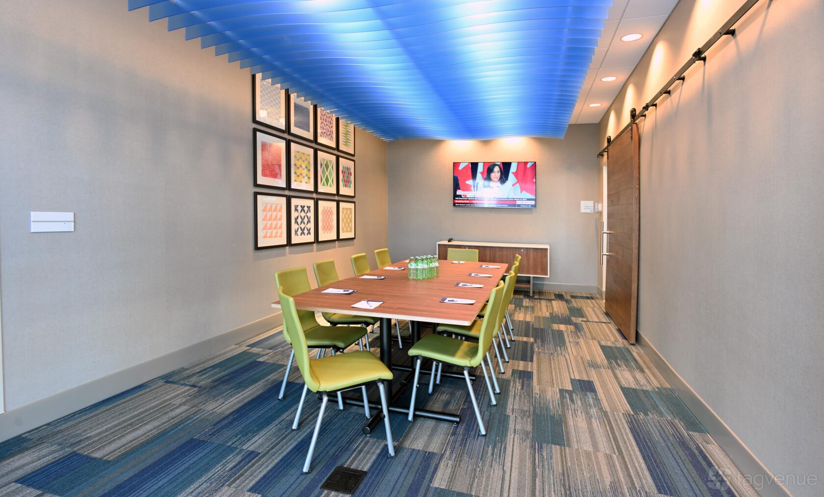 York Boardroom at Holiday Inn Express & Suites Aurora by IHG at Holiday Inn Express & Suites Aurora by IHG