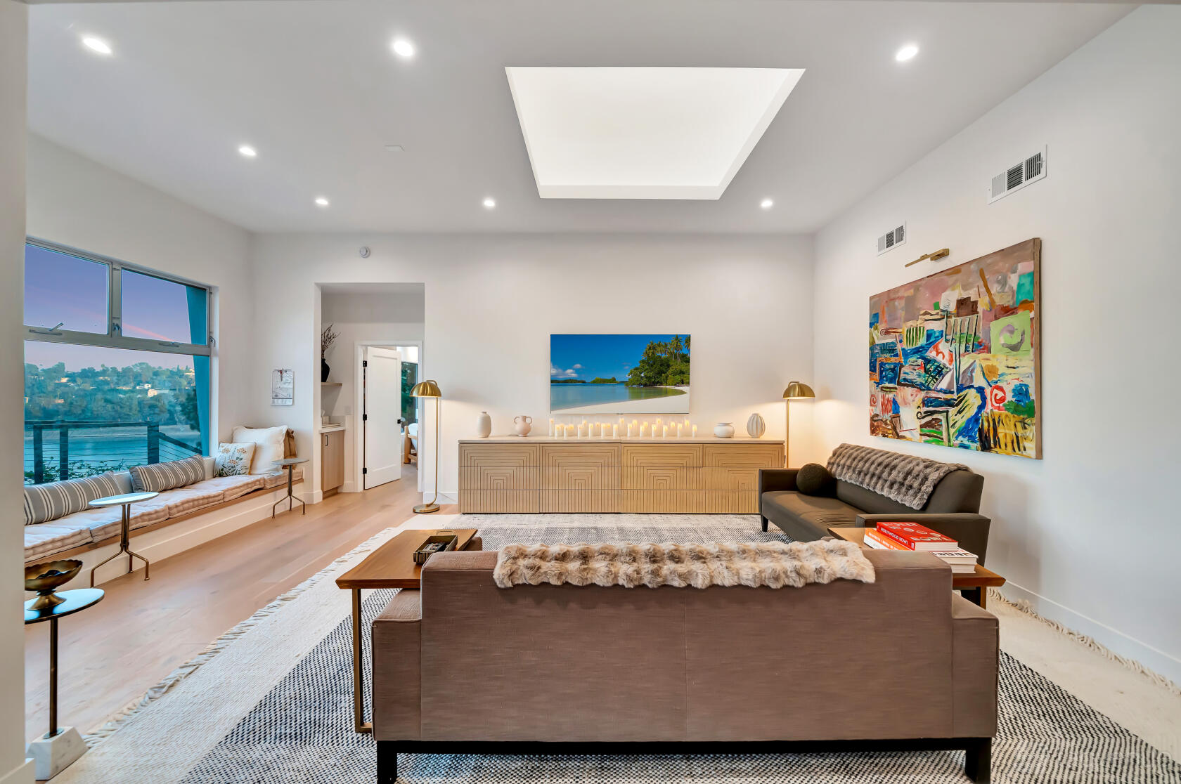 Modern Hillside Home - Modern Hillside Home With Silverlake Views ...