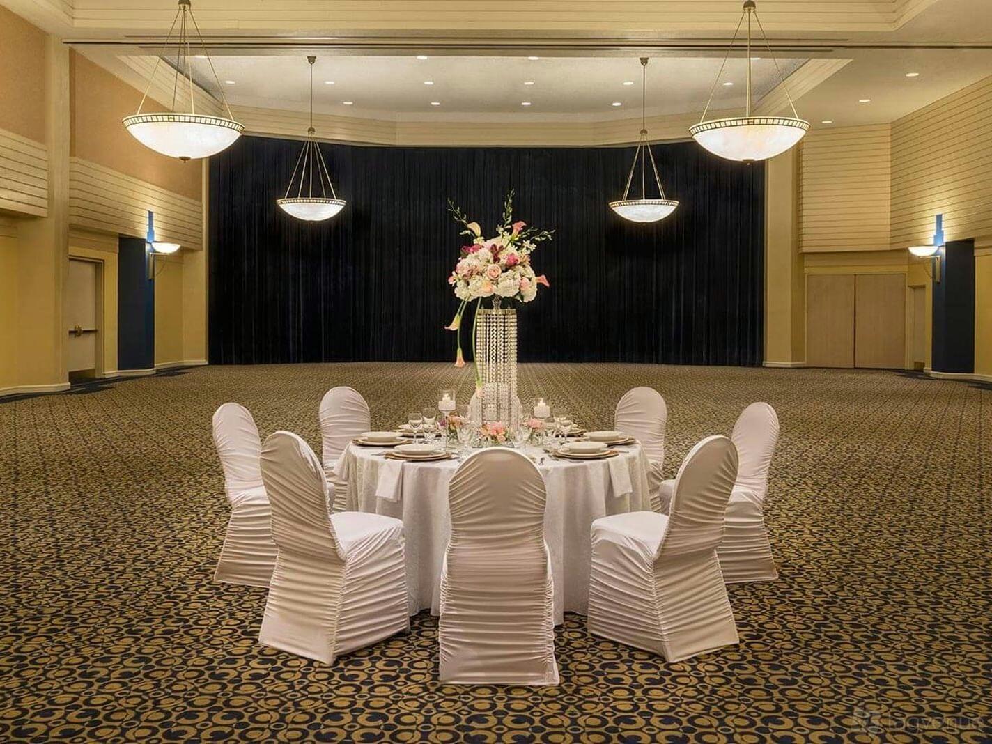 Toronto Don Valley Hotel & Suites