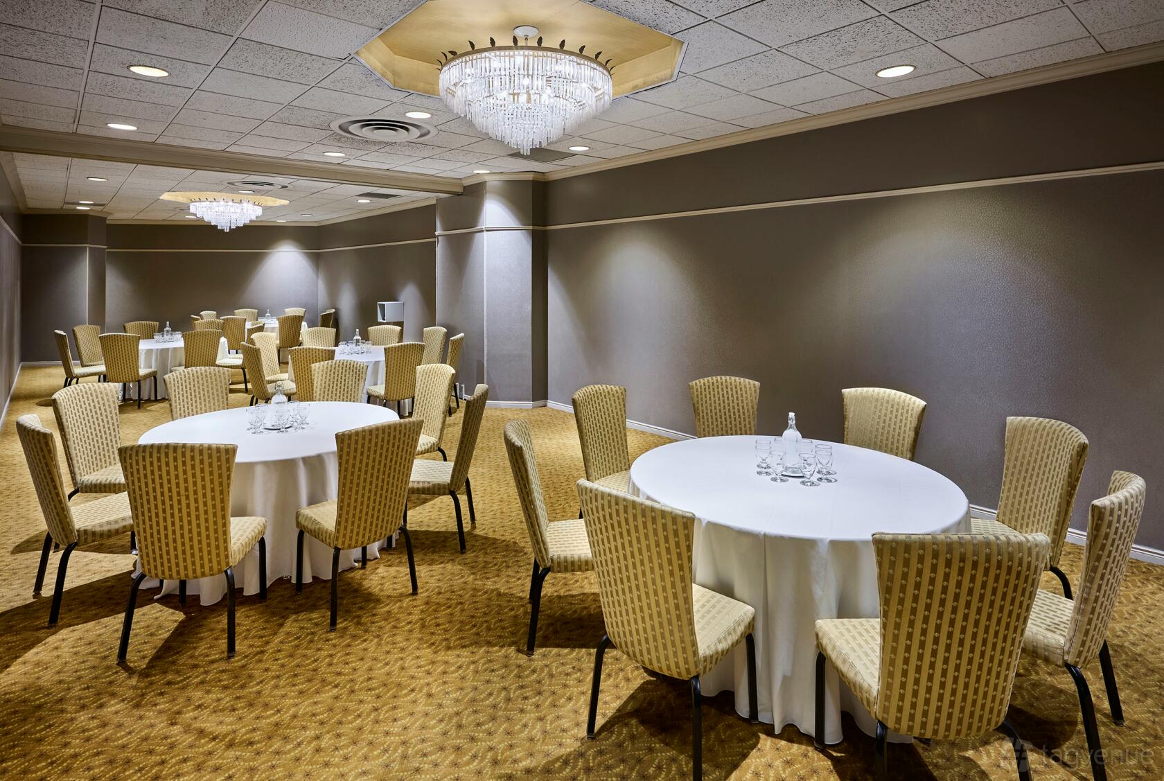 Wynford at Toronto Don Valley Hotel & Suites at Toronto Don Valley Hotel & Suites
