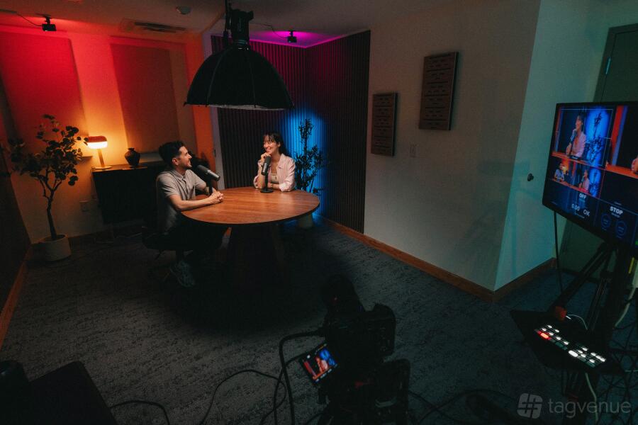 Studio Round The Round Table - The Pod Place - Event Venue Rental - Tagvenue.com