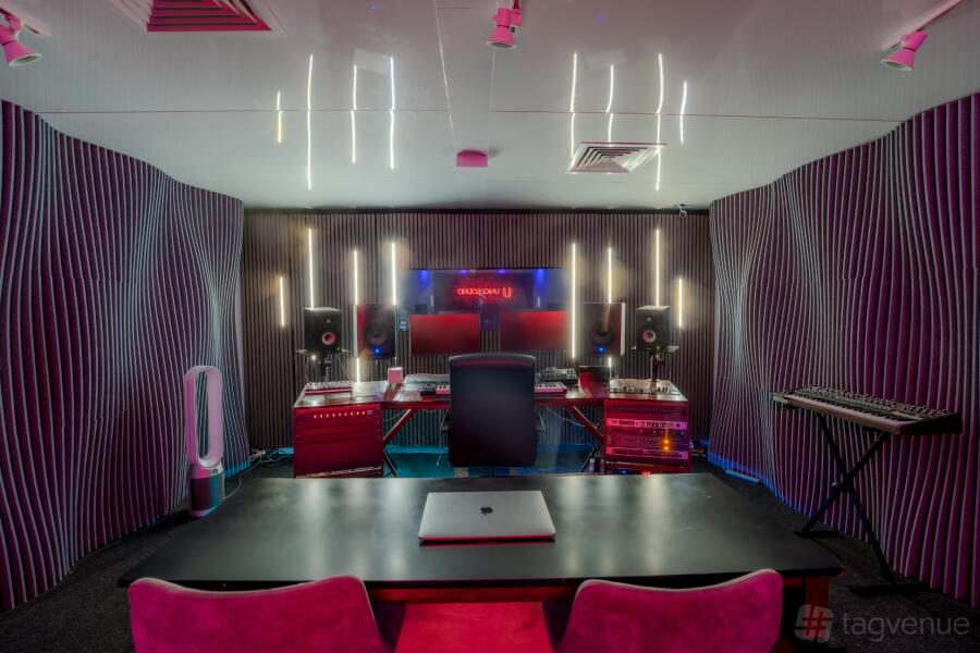 Unique Sound Center UNIQ SOUND Venue Rental in Montréal, QC | Photos & Prices