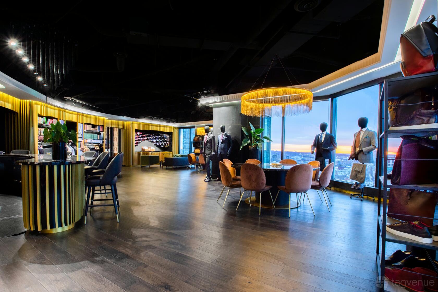 The King & Bay Lounge