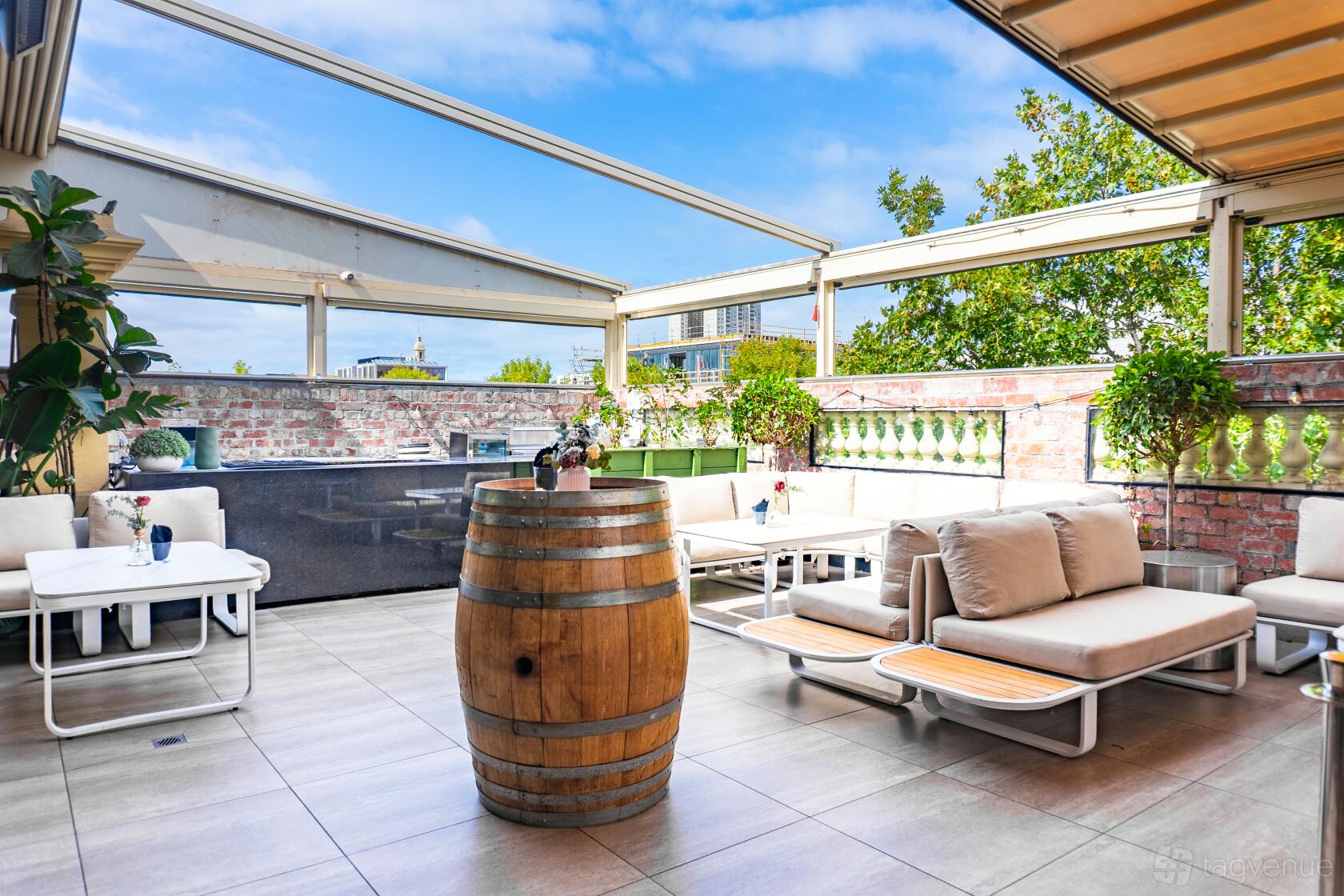 Outdoor Rooftop Lounge - Mirror Mirror Rooftop Lounge - Event Venue ...