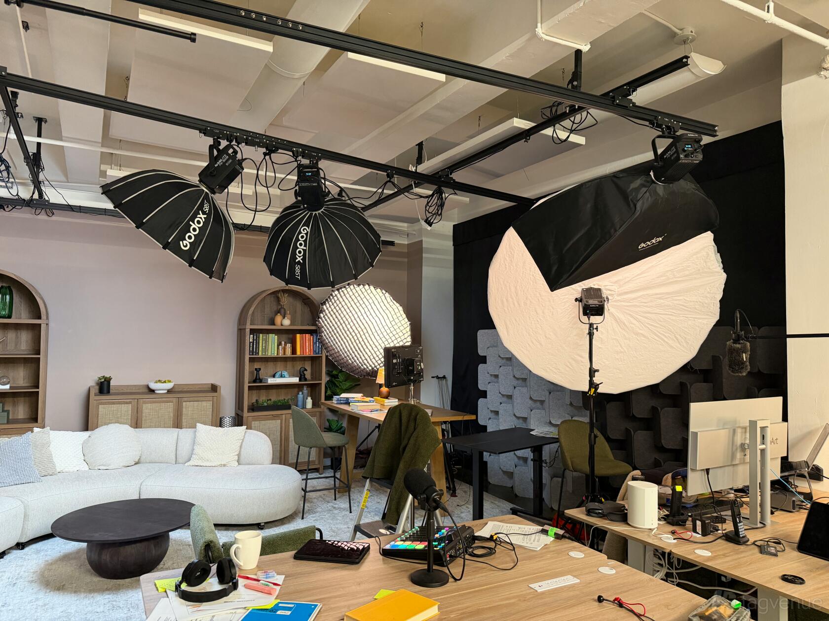 Filming Room Interview Filming Studio - Vizzcast Studios - Event Venue Rental ...
