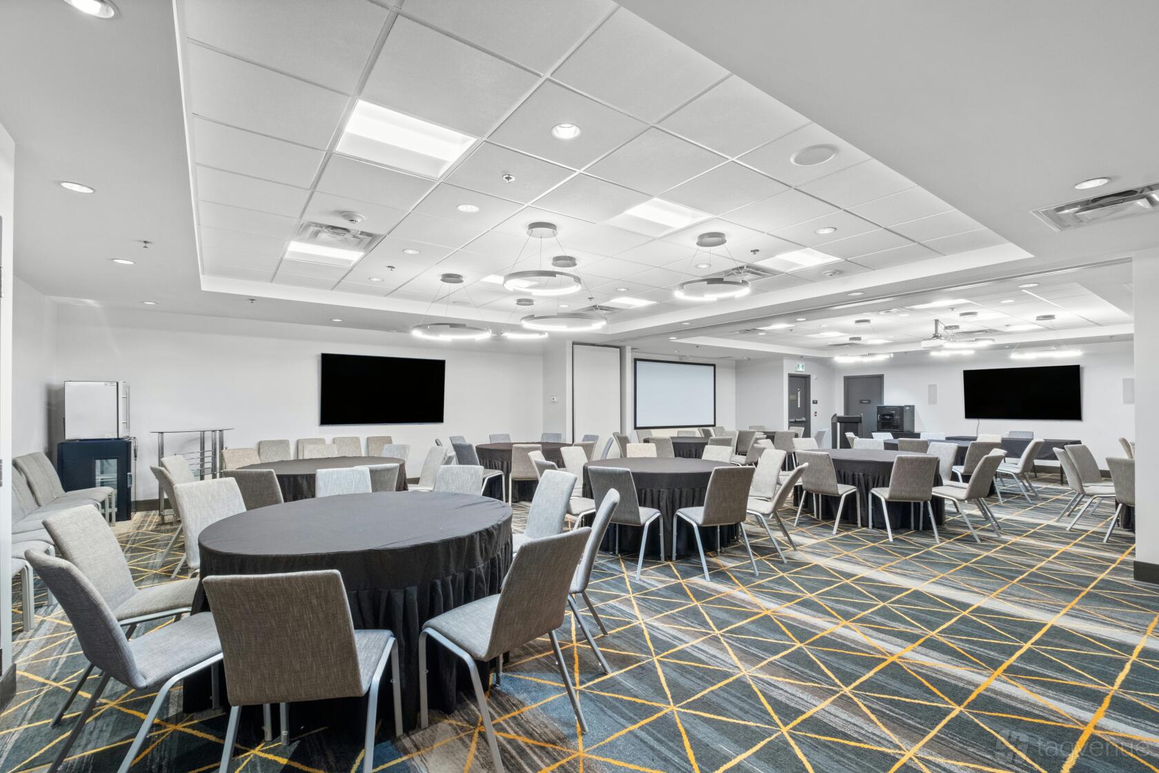 Holiday Inn & Suites, Cloverdale