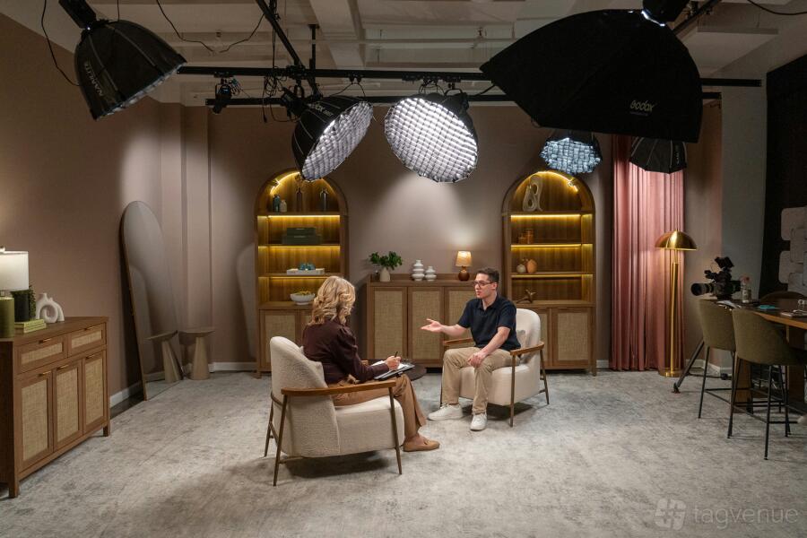Director Interview Studio Interview Filming Studio - Vizzcast Studios - Event Venue Rental ...