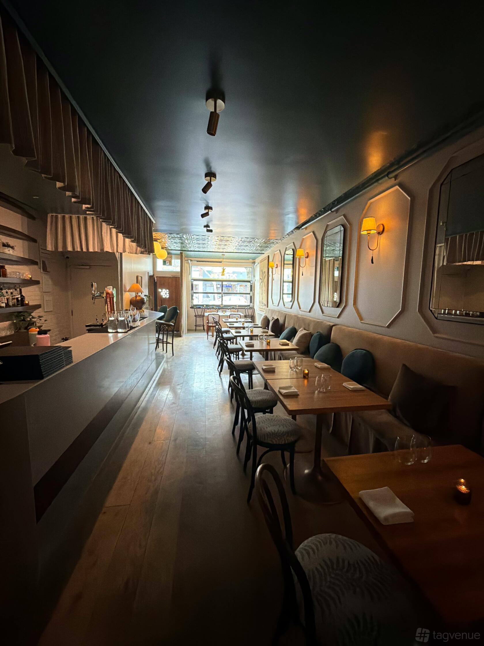 ĒST Restaurant