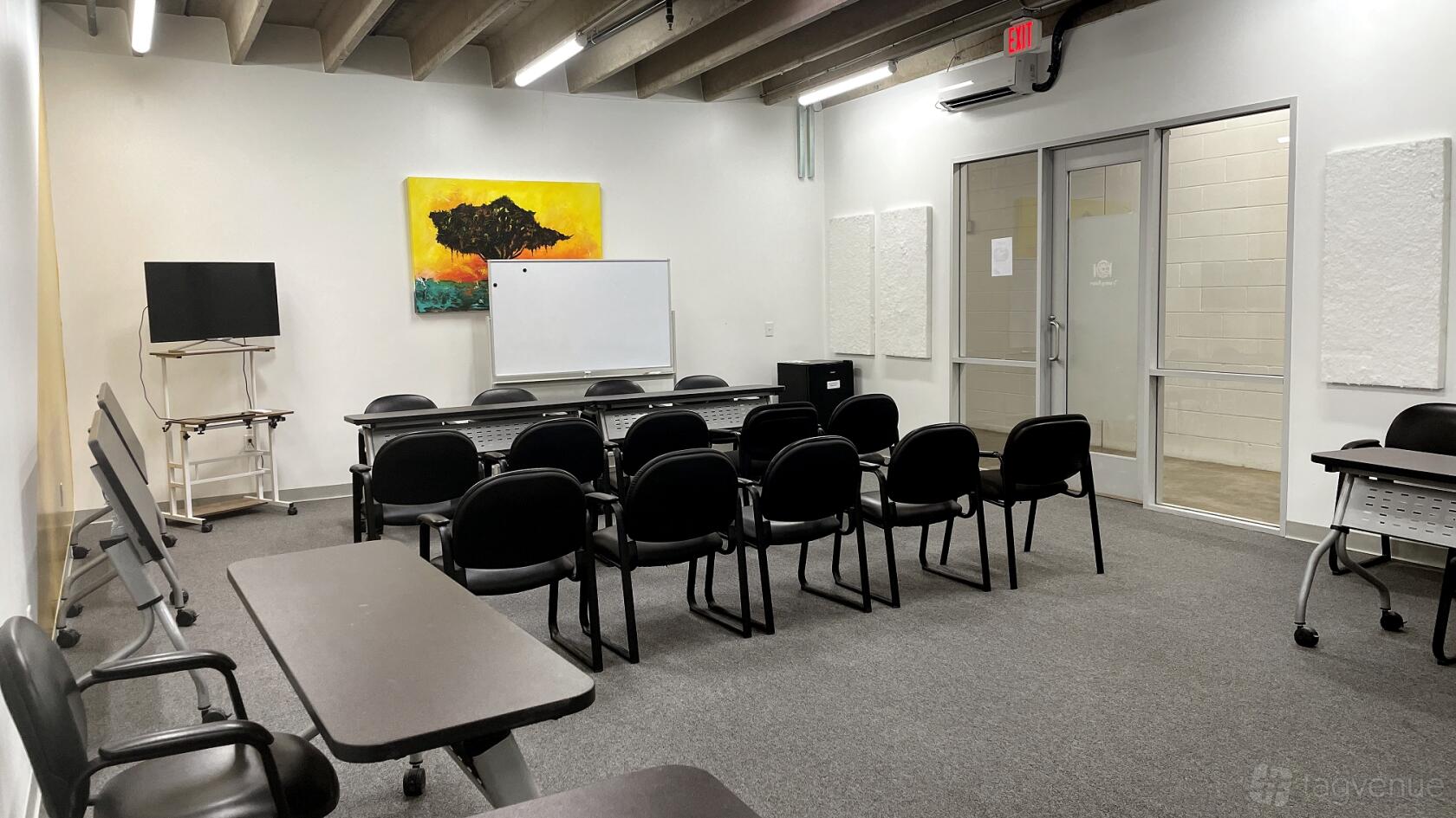 Course Room Modern Training Room - Sesh Coworking - Event Venue Rental - Tagvenue.com