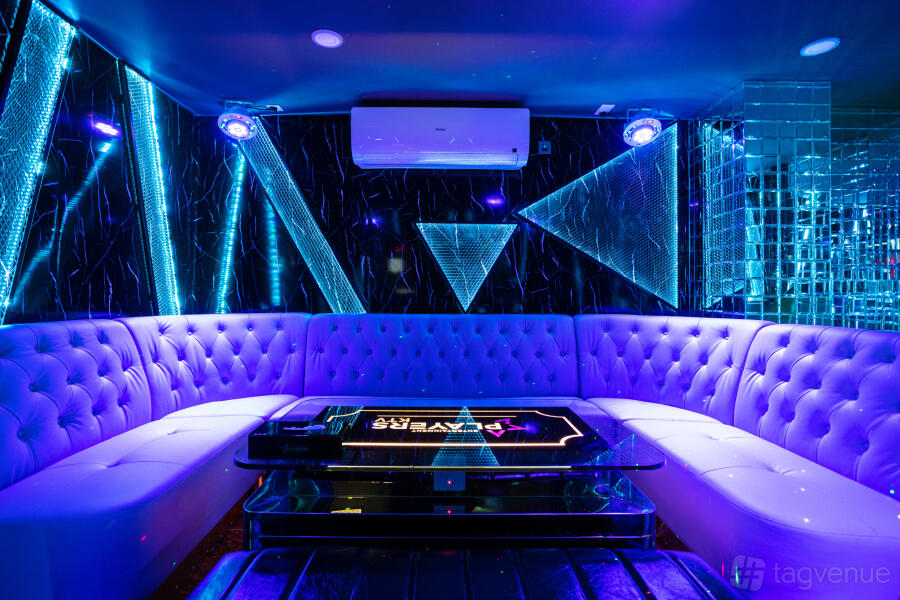 Party Room Deluxe Plus 801 at