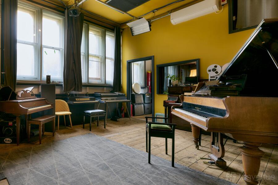 Studio 1 Studio 1