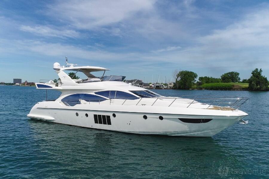70' UNIQ AZIMUT YACHT FLY at