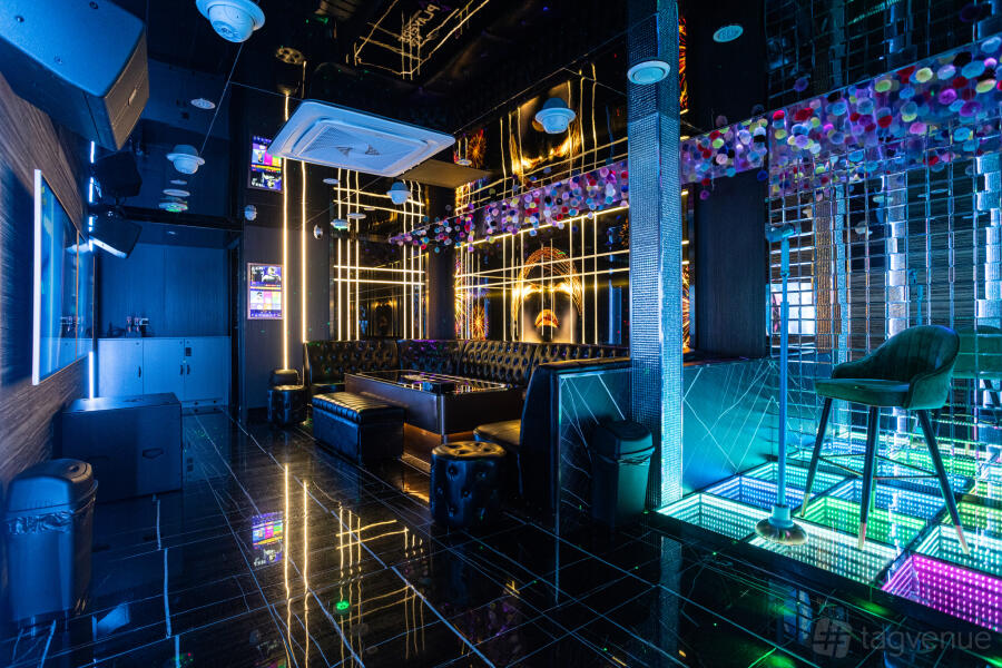 Karaoke & Party Suite VIP 1 at