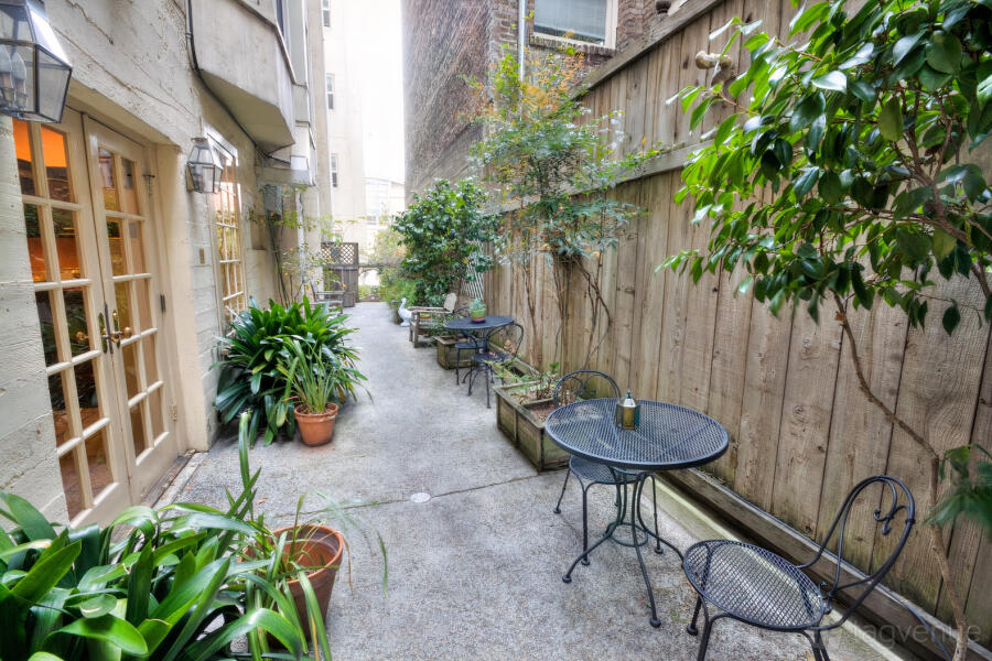 Petite Patio Petite Patio